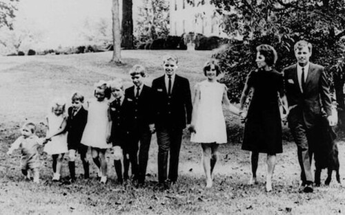 kennedy_family_1966-ad402-d9ead.jpg?1680